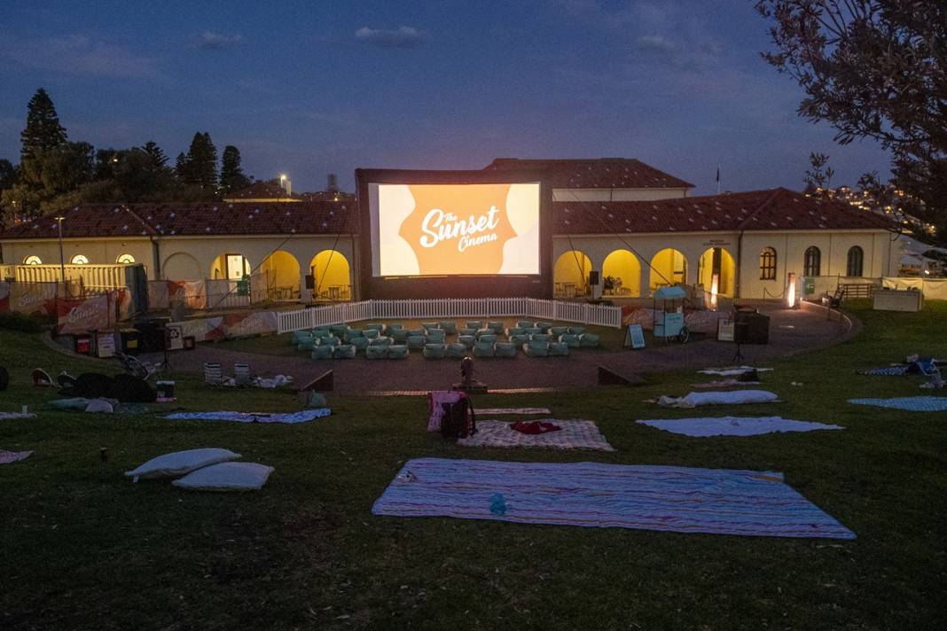 Plajda silahlı saldırı: 11 kişi öldü! 8